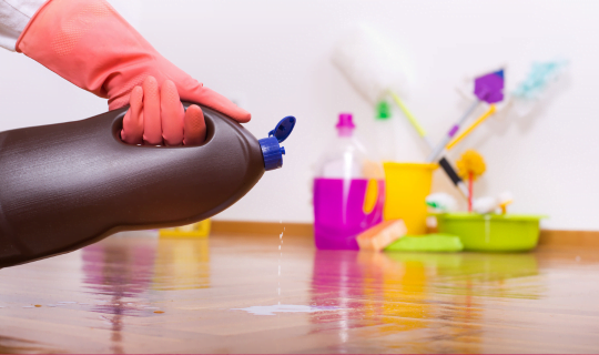 remove markings in the vinyl floor cleaner